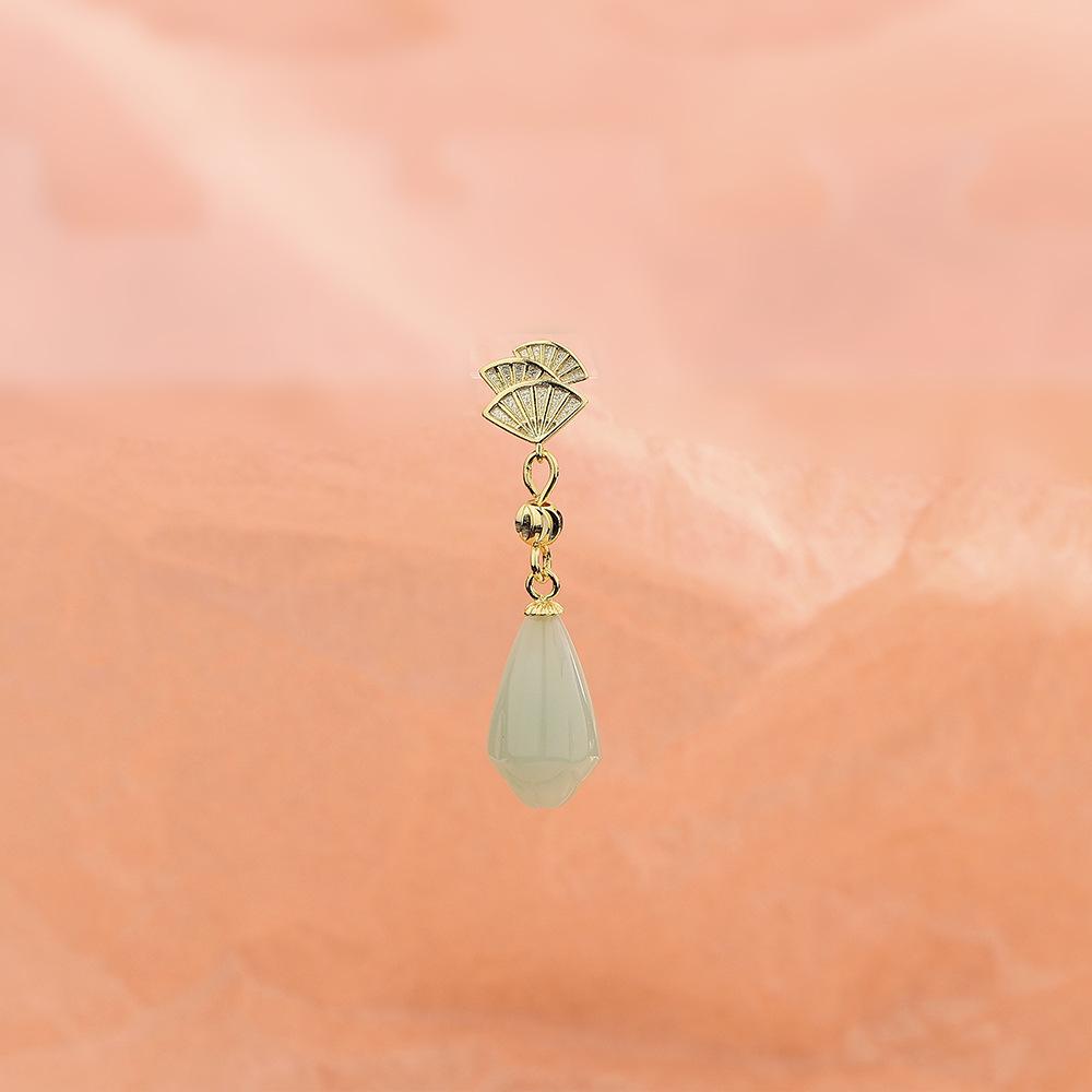 

Серьги из нефрита «Хэтянь» в форме веера «Снежная живопись» Классические длинные серьги «Ян Ми Саме» Изысканные сказочные серьги с бахромой из яшмового веера copper (with ear plugs)