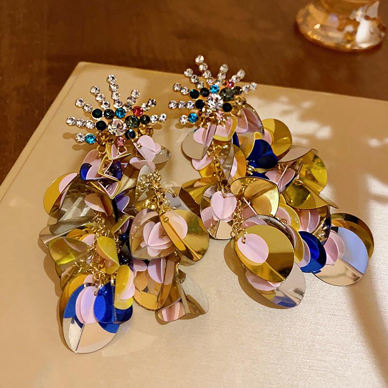 

European and American silver needle diamond-encrusted holiday wind sequined earrings atmospheric exaggeration high-end earrings niche fashion earrings