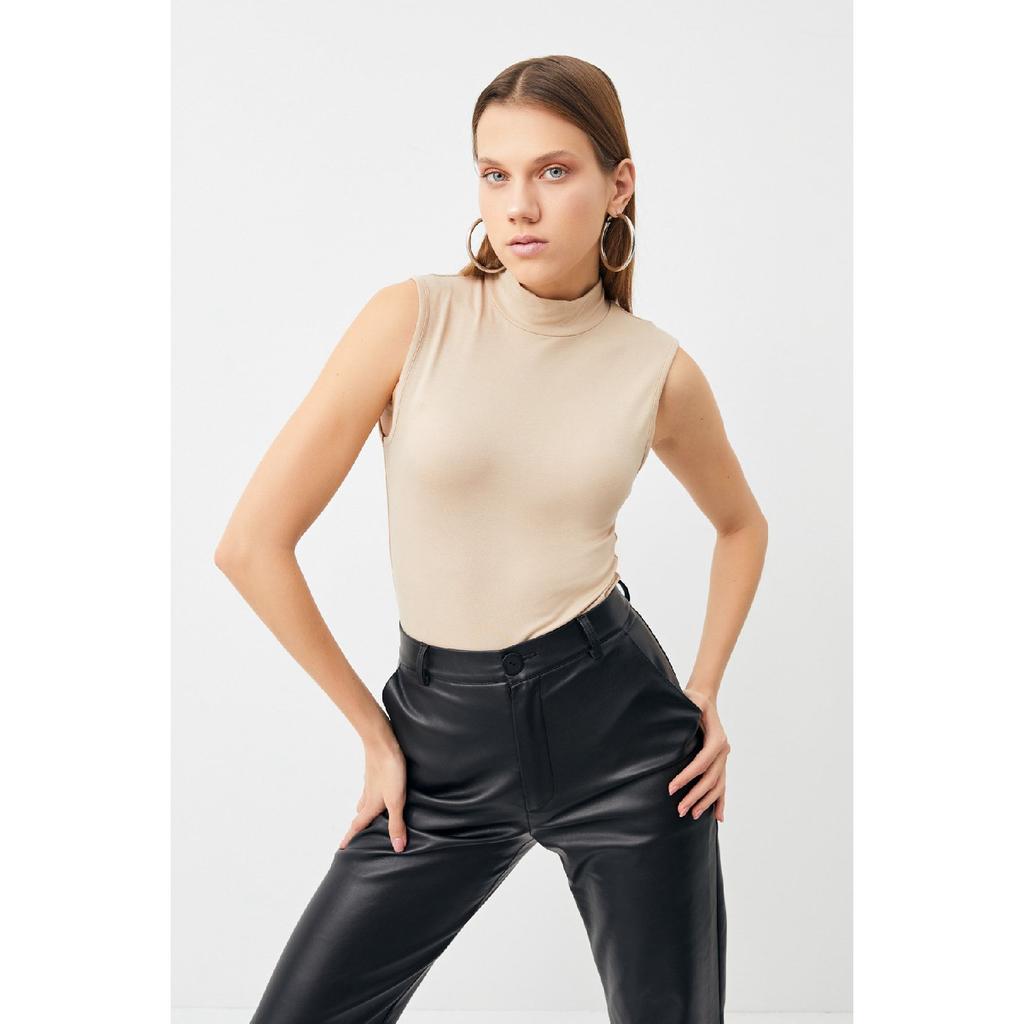 Dámské bílé tělo bez rukávů