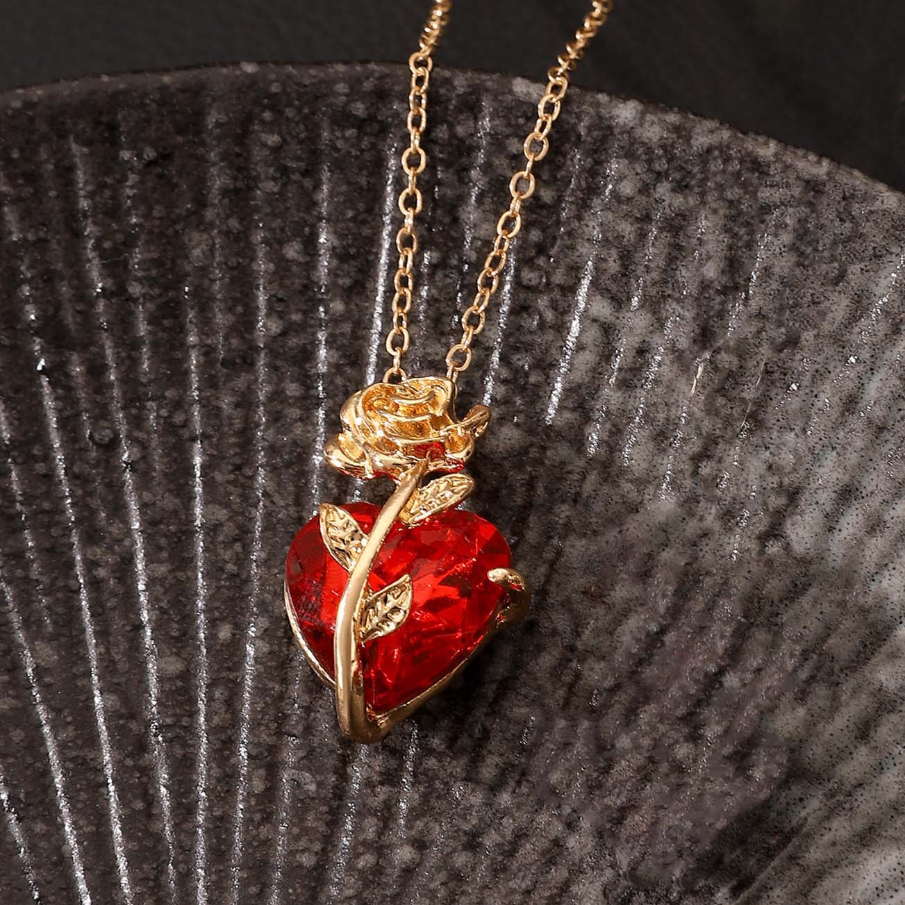

Dark Red Crystal Rose Flower Pendant Necklace for Women Men Gothic Punk Zircon Love Heart Chokers Neck Jewelry Personalized Gift
