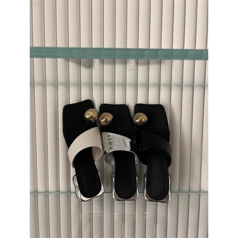 

Black toe outer wear temperament metal clip thick heel cool slippers women s 2025 summer sandals silver burst watch Korean version 40 серебряный