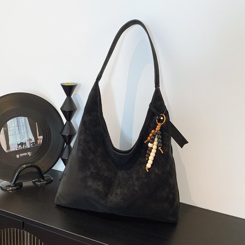 

Premium retro tote bag women s autumn and winter new trend casual large-capacity commuter shoulder bag чёрный