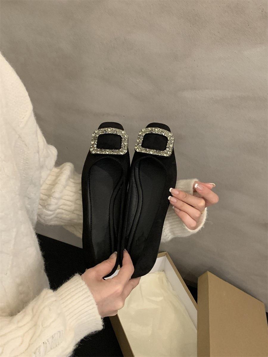 

Temperament single shoes round head shallow mouth women s shoes spring 2024 new rhinestone square buckle soft flat bottom French with skirt ladyshoes 40 чёрный