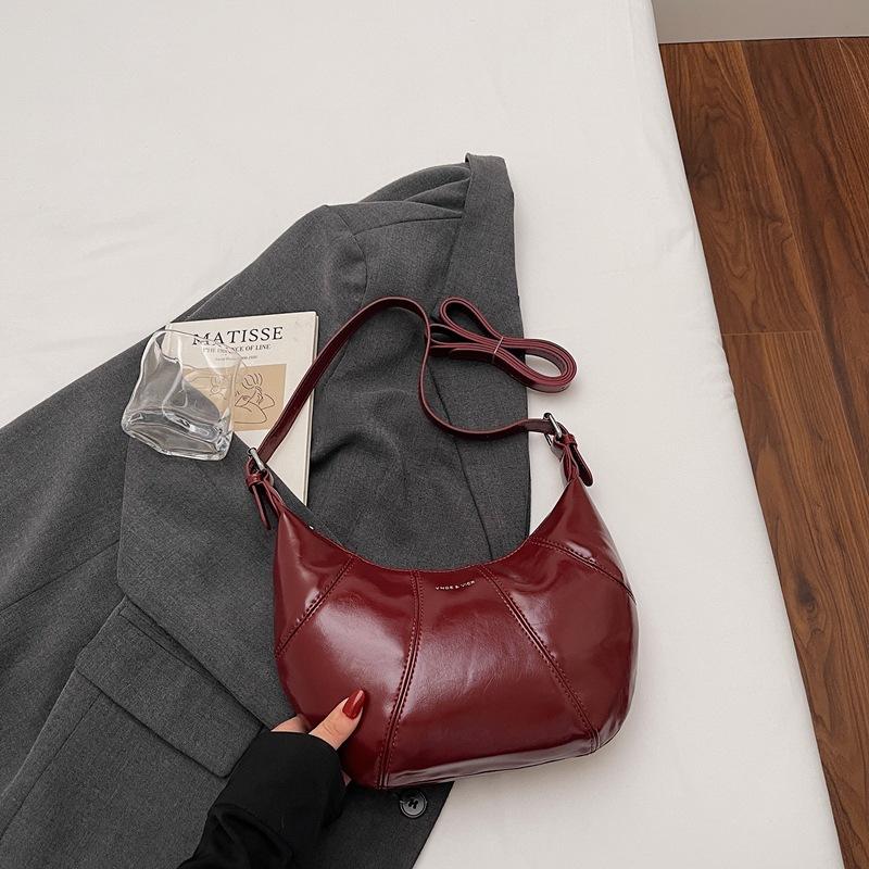 Premium Autumn and Winter Maillard Style New Fashion Versatile Messenger Bag Commuter Niche Single Shoulder Dumpling Bag Light Luxury