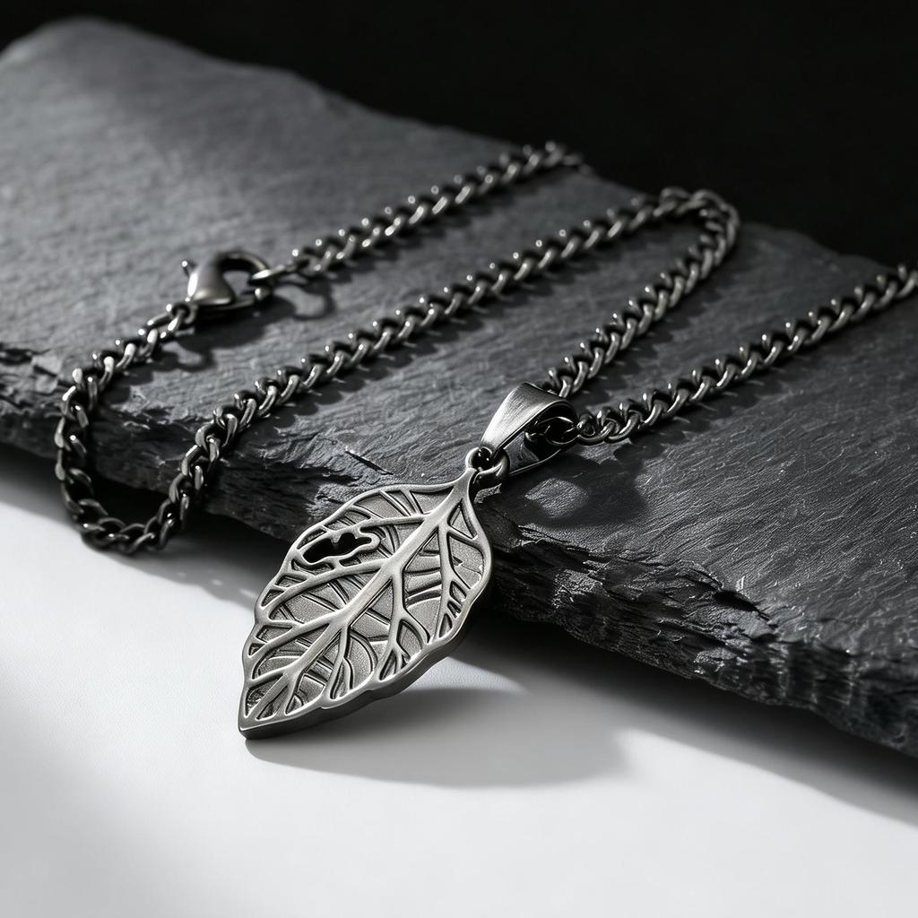 Collana con Foglia Vintage per Uomini Ragazzi, Collana con Ciondolo Foglia d'Acero in Acciaio Inossidabile Grigio, Gioiello Foglia Simbolo del Canada Regalo
