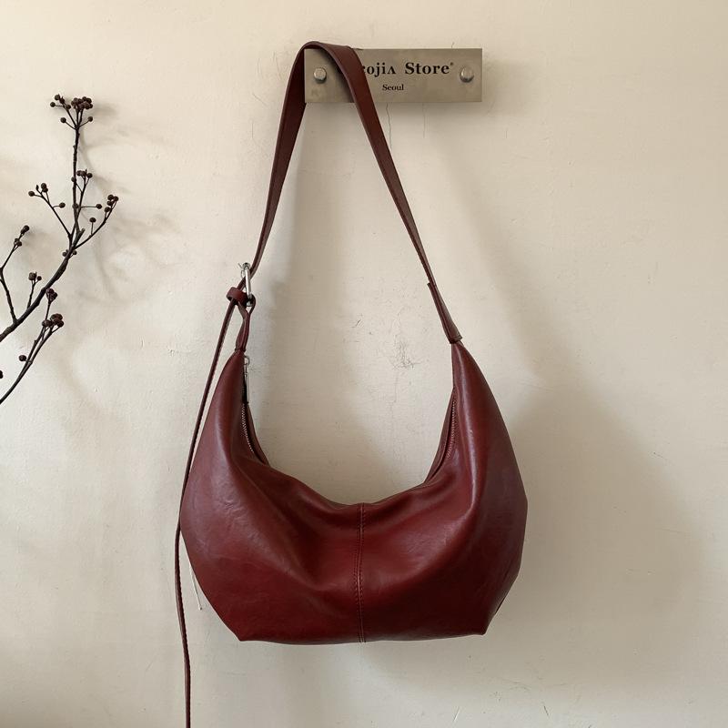 

Retro dumpling bag winter new fashion high value messenger bag casual niche commuter armpit bag червоний