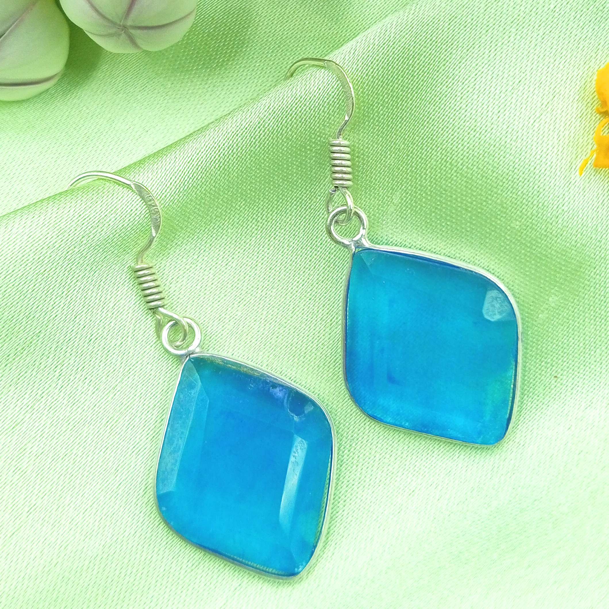 

Голубой топаз Gemstone 925 Sterling Silver Plated Hook Женские серьги Ювелирные изделия WHE-E12