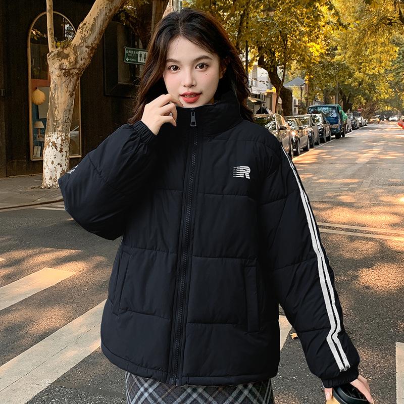 

Американская ретро хлопковая куртка с тремя полосками школьница зима 2025ins свободная утолщенная теплая полосатый костюм-хлеб M чёрный