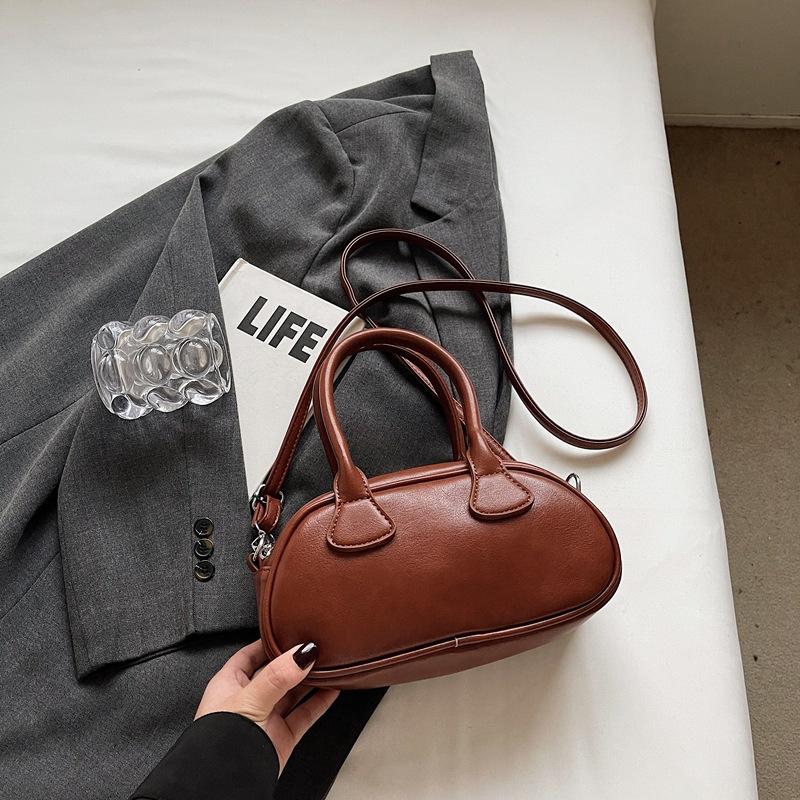 Retro high-end small square bag 2025 trendy autumn and winter handbag styling simple shoulder messenger bag