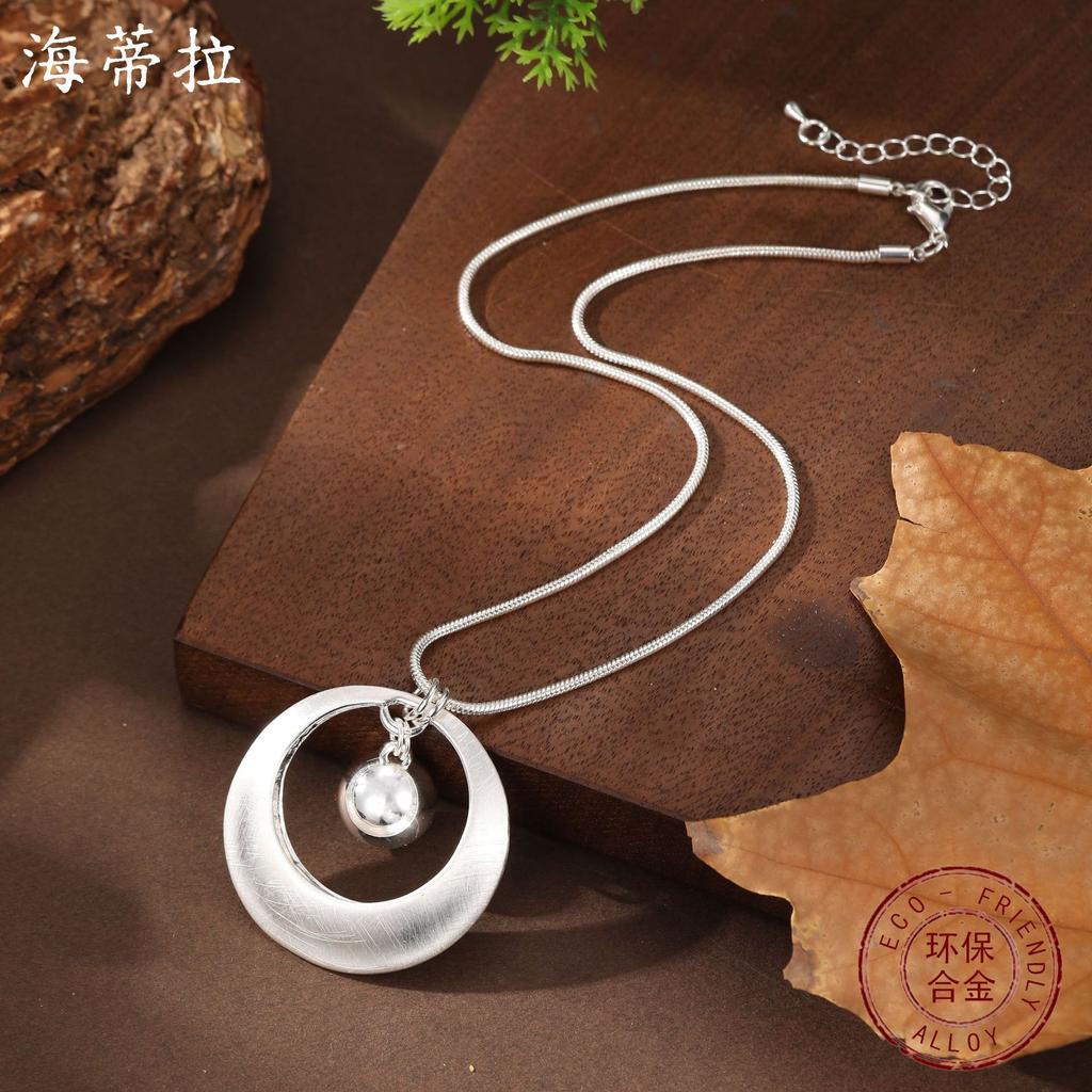 New brushed hollow ring ball pendant, women's fashion high sense hollow round necklace