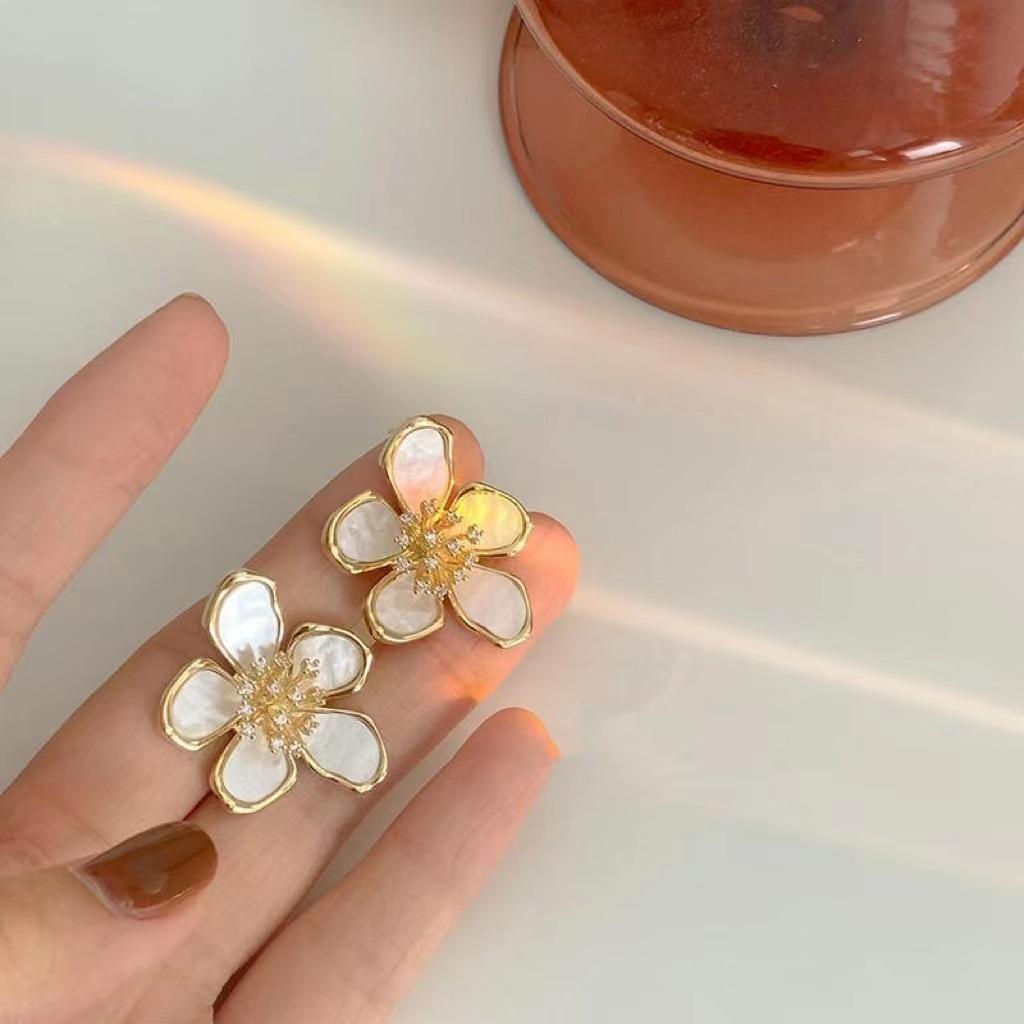 ZAKOL New Temperament Flower Earrings for Women Girls Sweet Korean Fashion Gold Color Crystal Zircon Party Accessories