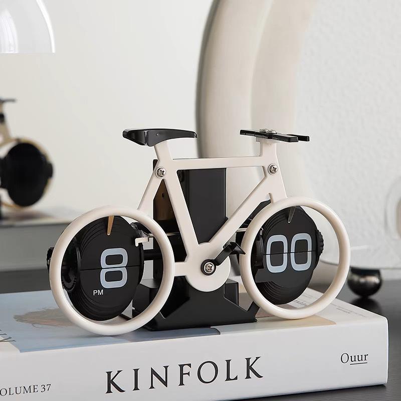 MiaoKe Retro Automatic Walnut Flip Clock: Simple Desktop Decor