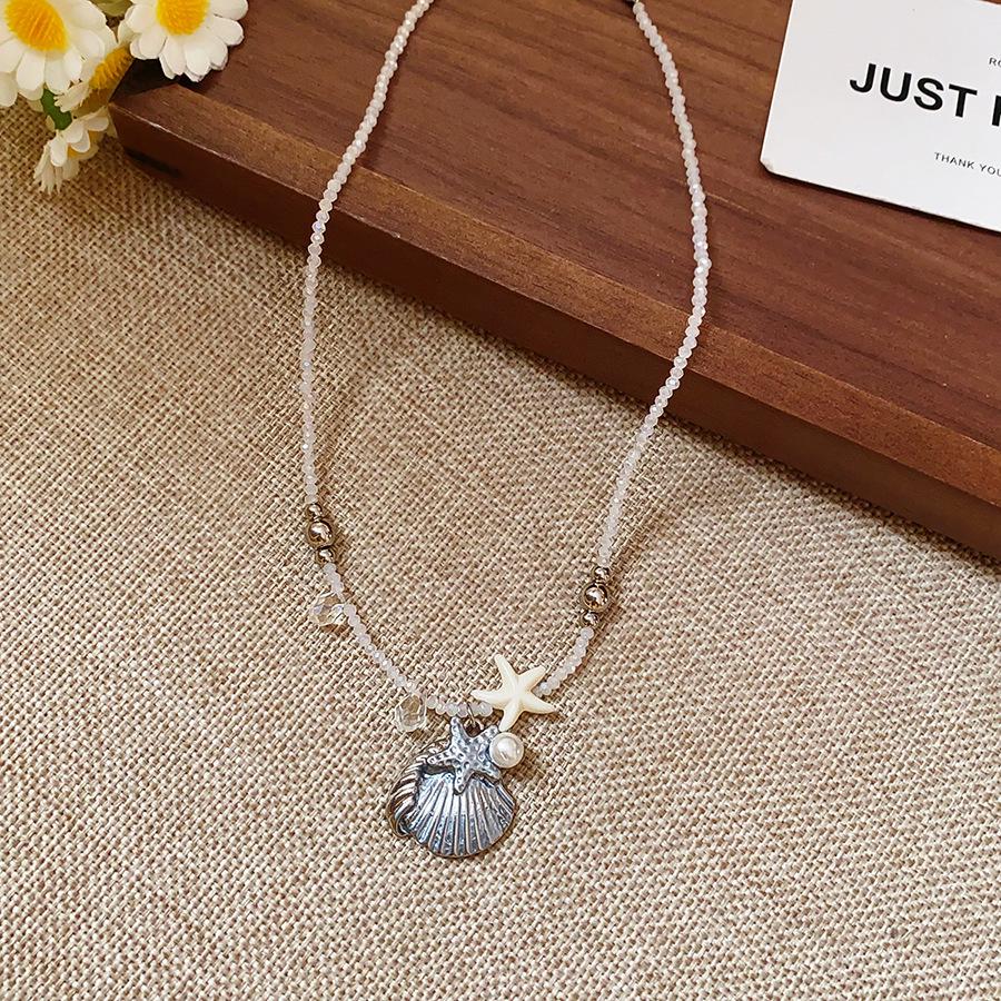 Retro Round Resin Necklace: Versatile, Fashionable High-End Clavicle Chain for Women