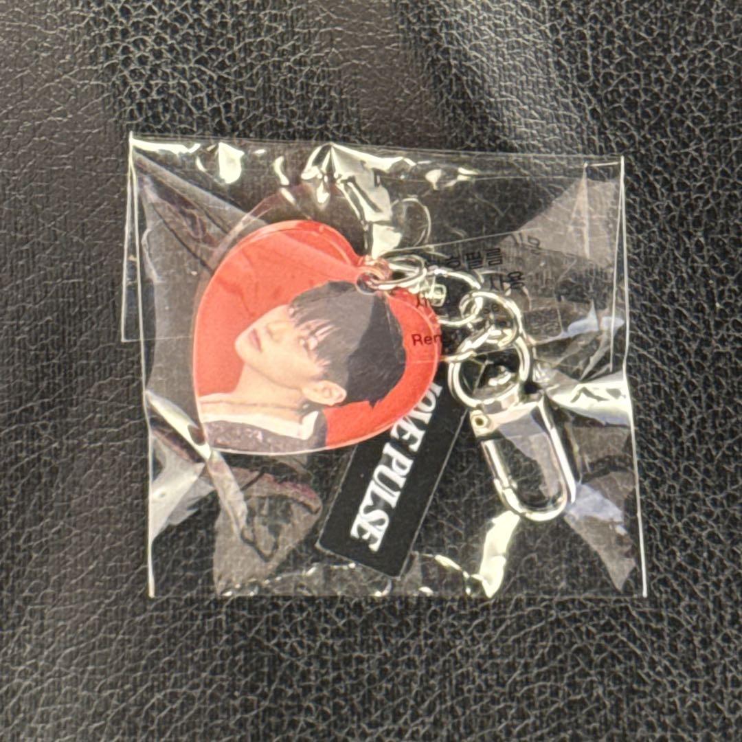 

[USED] TREASURE Yoshi Korea Pop-Up Stamp Tour Bonus Acrylic Keychain