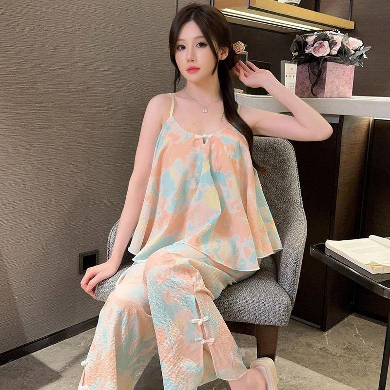 Dreiteiliges Set Sommer-Hauskleidung im chinesischen Batikstil im Pure Desire-Stil mit Brustpolstern und Hosenträger-Pyjama zum Drübertragen