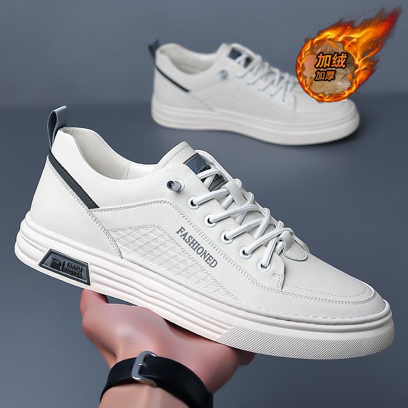 Męskie buty są popularne jesienią, nowe modne i codzienne, miękkie podeszwy, wsuwane małe białe buty, wszechstronne męskie sportowe buty skórzane