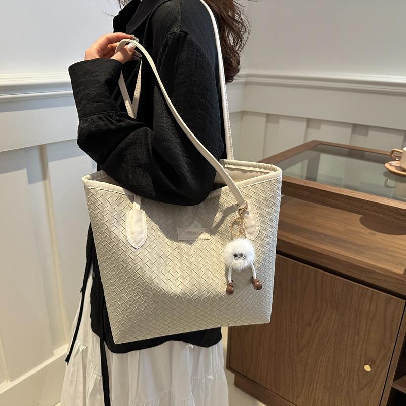 Niche large-capacity bag women's spring 2025 new casual shoulder bag college student class bag commuter tote bag