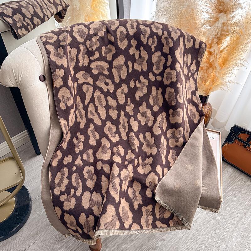 Leopard Print Jacquard Imitation Cashmere Scarf Women'S Short Fringed High-End Shawl