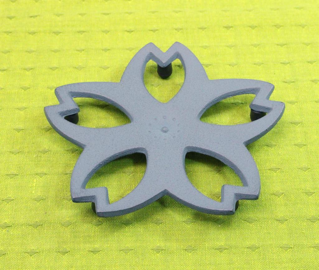 Ikenaga Iron Works Living with Iron Nanbu Iron Kamashiki Sakura (Large) Green Bamboo Gift Wrapping Available