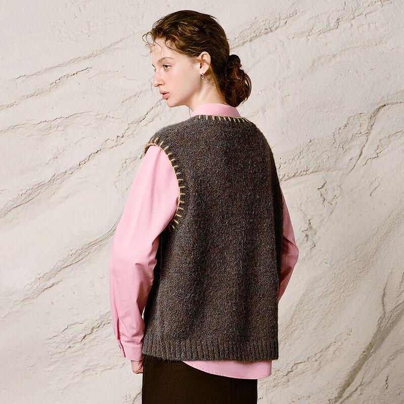 CHUYU Vintage Contrast Trim Crew Neck Embroidered Knit Vest