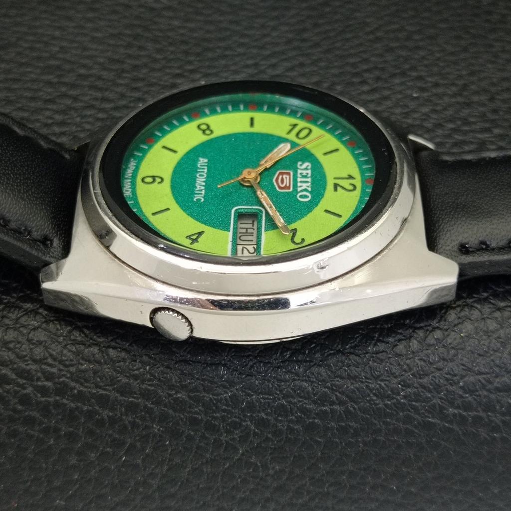 AUTOMATIC VINTAGE SEIKO 5 JAPAN 7009A MENS GREEN COLOR DIAL WATCH a702097-5 R208-a702097