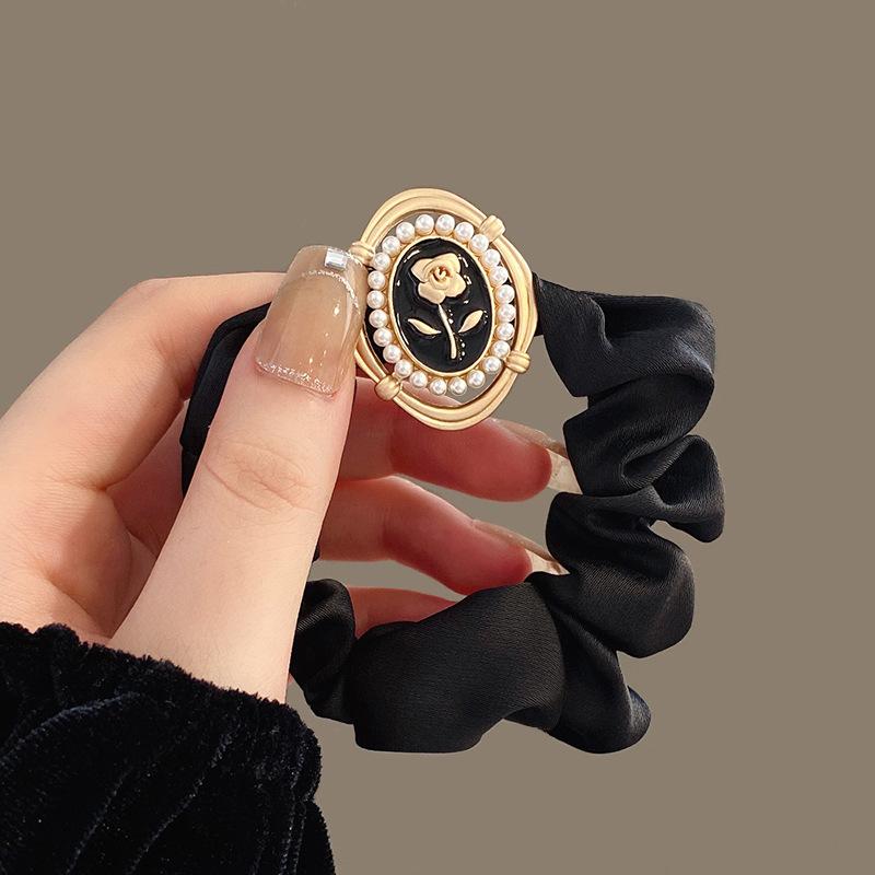 

Кольцо для волос французское ретро атласное кольцо из толстой кишки аксессуары для волос для взрослых с темпераментом простые универсальные жемчужные шарики резинка для волос.