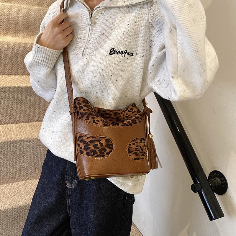 2025 new bag fashionable retro handbag shoulder crossbody bucket bag women's bag