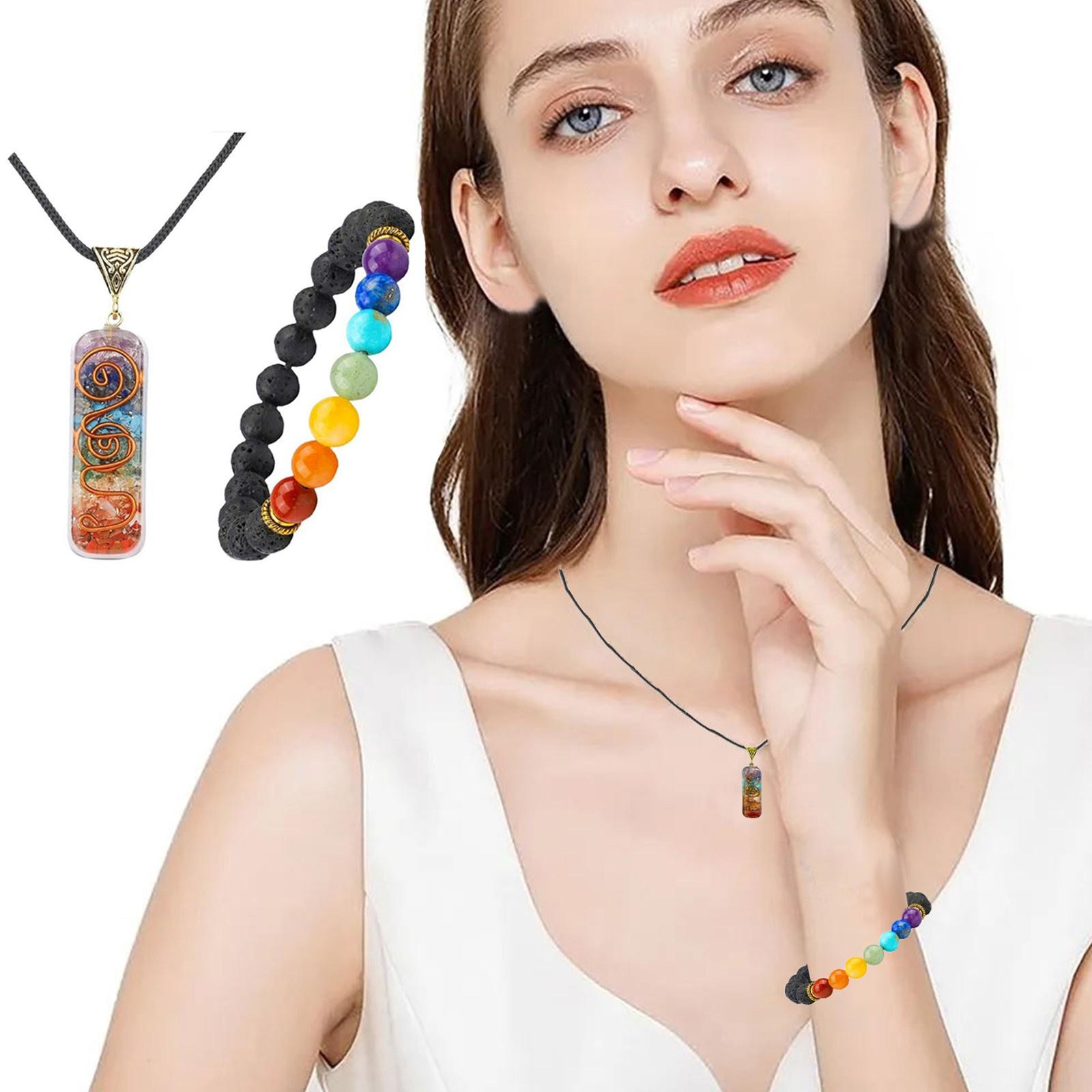 Набор браслет и ожерелье с цветным кулоном на кожаном шнурке One Size