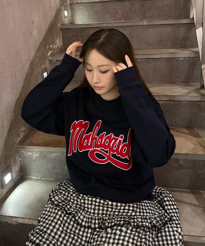 MAHAGRID Curved Logo Sweatshirt Navy(Mg2Dsmm440A)