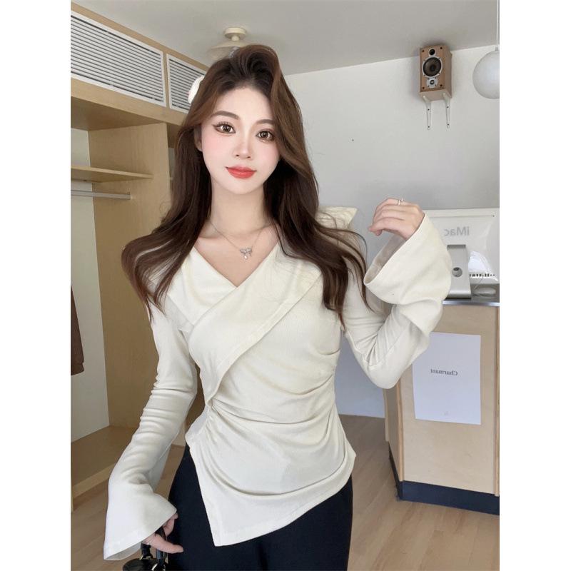 

Plus Size Ruffled V-Neck Top for Women - Slimming, Irregular Design, Perfect for Spring 3XL грязно-белый
