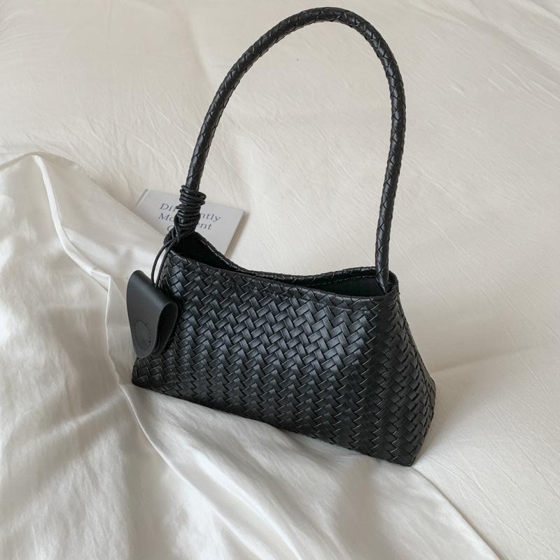 Premium Texture Light Luxury Woven Pattern Underarm Bag Women's 2025 New Temperament Portable Shoulder Bag Commuter Bucket Bag