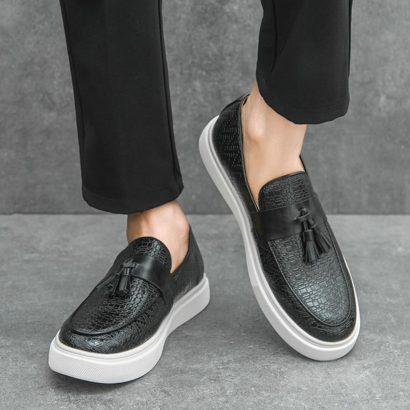 Fashion Classic Mens Loafers Men Fashion Outdoor Walking Shoe New Mens Slip on Shoes  New Arrival Flats All-match Men Casual Footwear