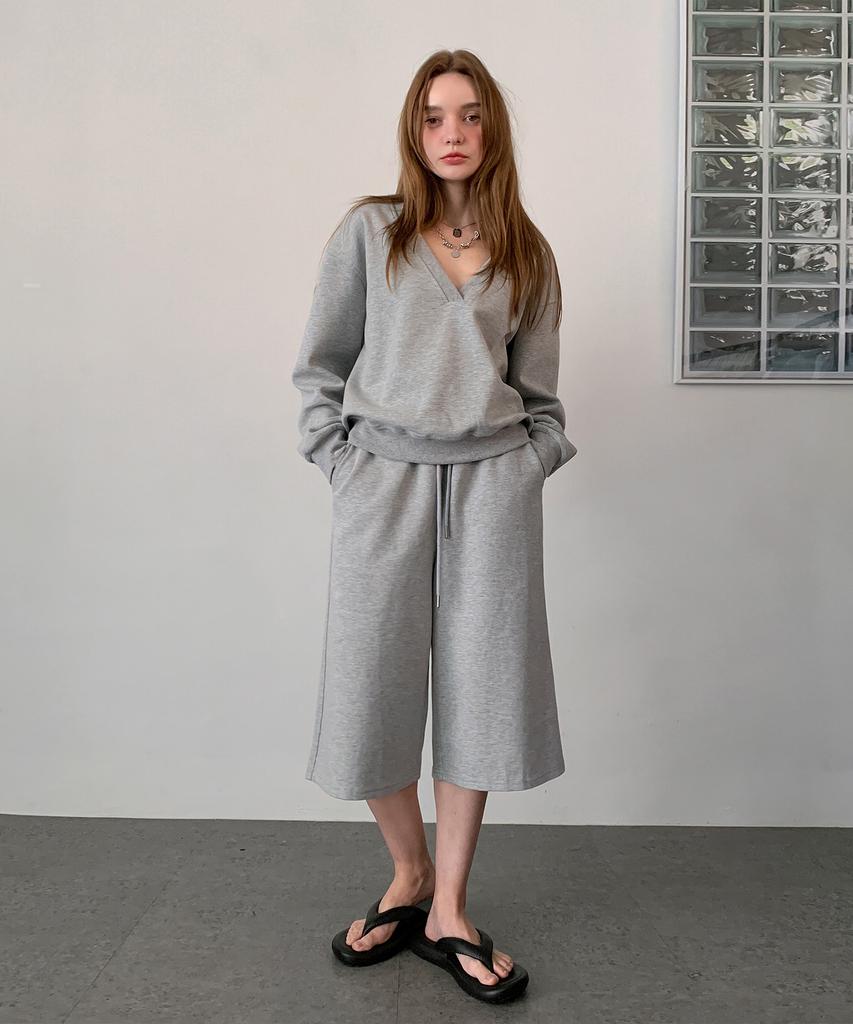 Baseukala [Set] Deep V Sweat Shirt + Bermuda Banding Pants Set Up (2Colors)