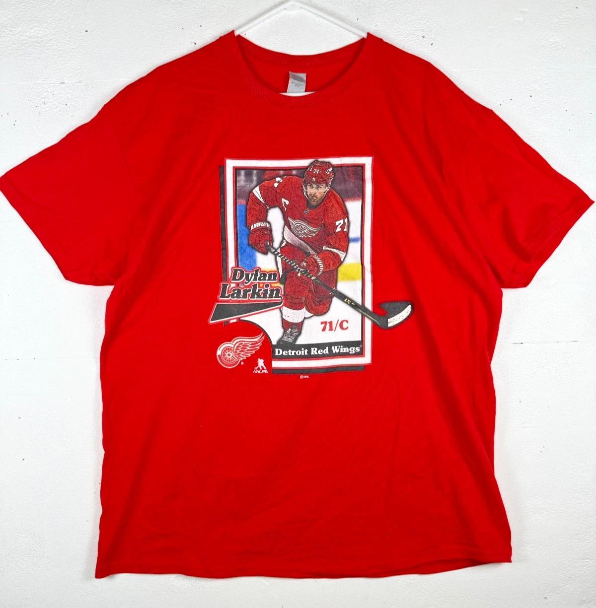 Size XL - Detroit Red Wings Dylan Larkin Trading Card Graphic 100% Cotton T-shirt Mens Tees Top Red NHL 71 2XL