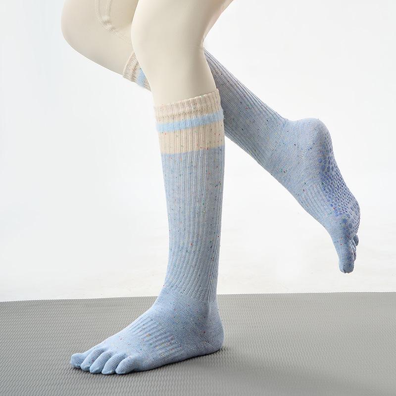 Damen Anti-Rutsch Yoga Socken, Polka Dot Colorblock, Extra Lange Fünf-Zehen Waden Socken für Herbst/Winter Pilates.