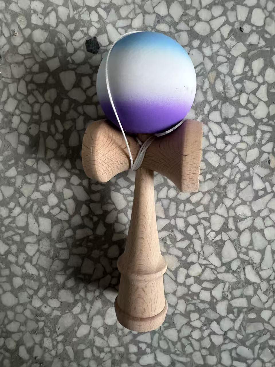 

Дерев яна Кендама Іграшка на Вправність для Дітей та Дорослих - Покращуйте Координацію Рук та Очей Через Веселу, Навчальну Гру.