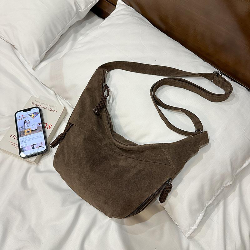 Suede bag women's large-capacity new retro niche shoulder messenger bag commuter dumpling bag