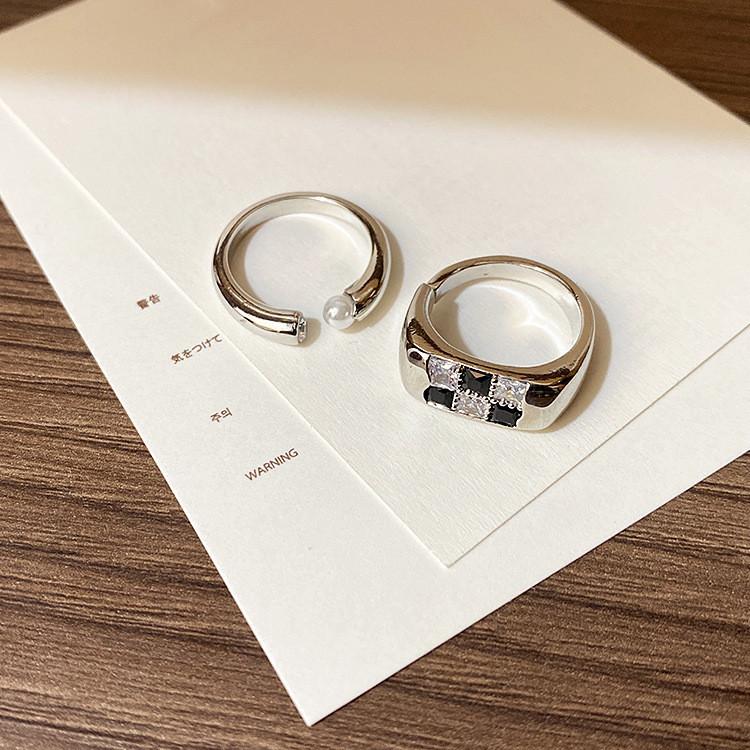 Elegant Open Adjustable Zirconia Metal Checkered Ring For Women With Vintage Design