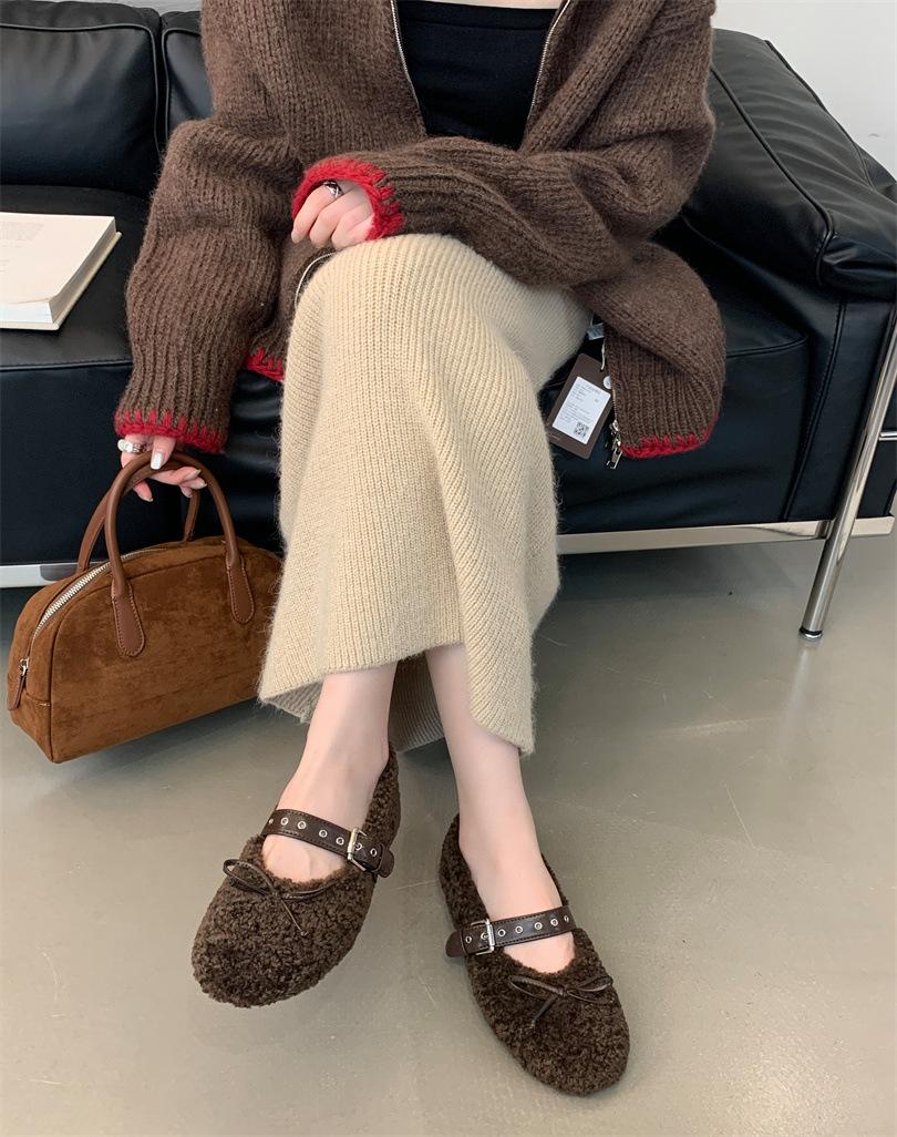 

2025 autumn and winter comfortable versatile round head soft sole cotton shoes bow belt buckle flat bottom fluffy shoes 39 темно-коричневого
