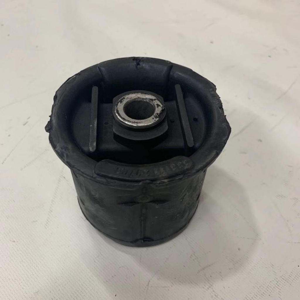 Pouzdro zadní nápravy pro BMW E34/E32 - Číslo dílu 33311129760