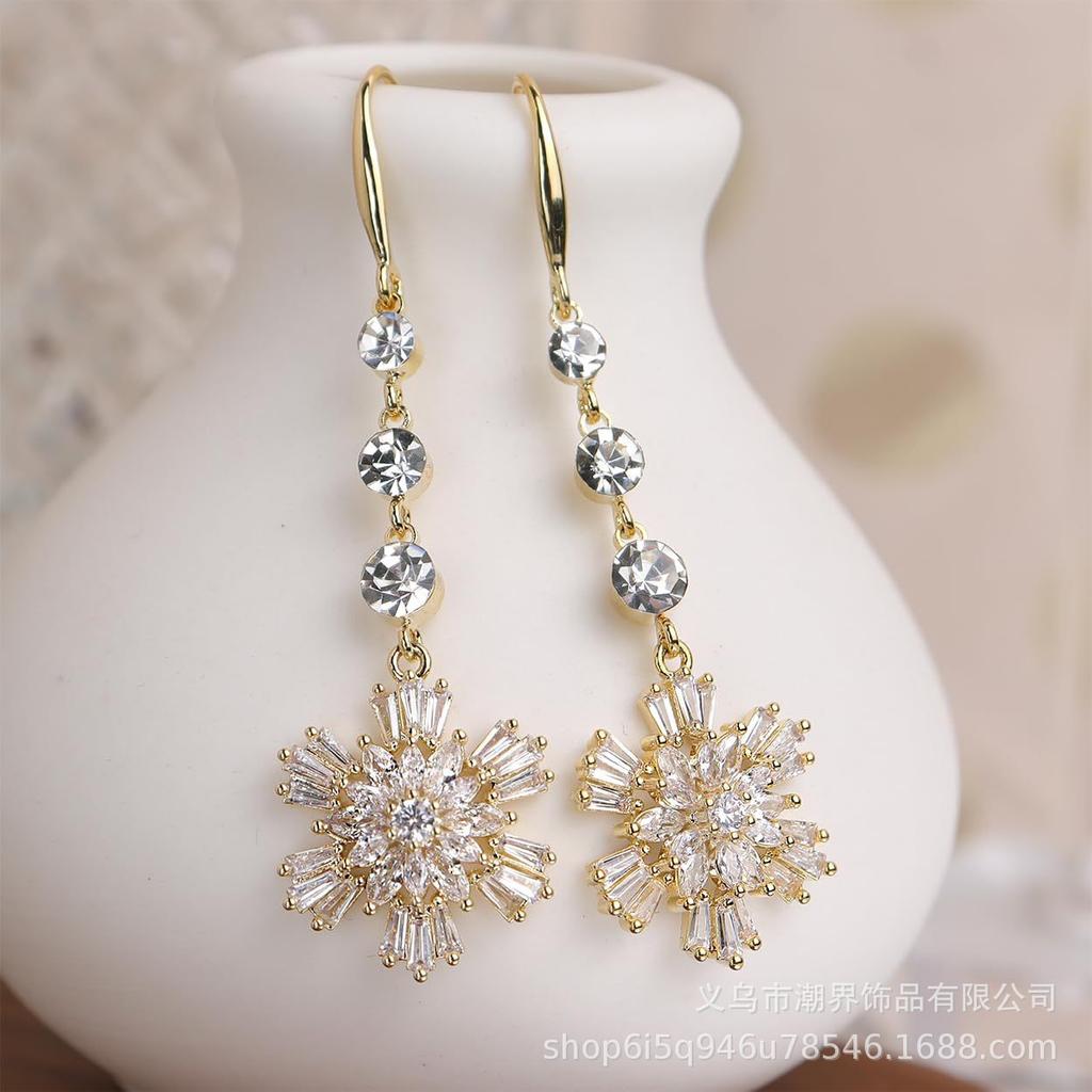 Snowflake Ear Hooks: Exquisite, Versatile Christmas Earrings for a Fresh, Elegant Look