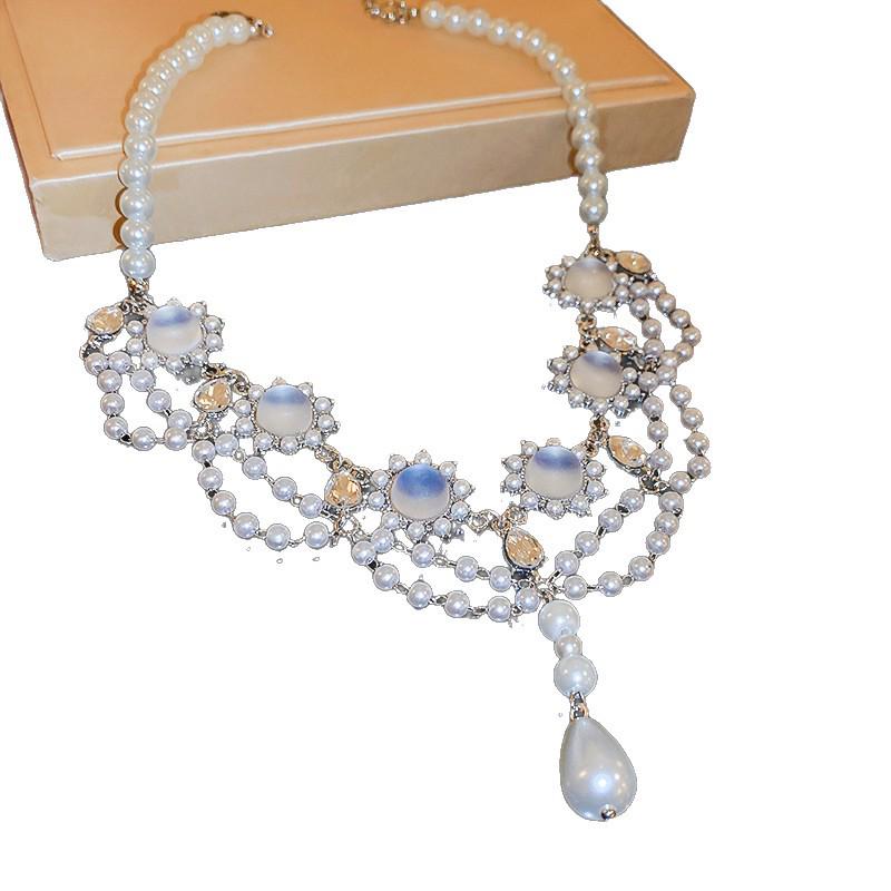 Korean Sweet Geometric Rhinestone and Pearl Water Drop Necklace - High-End, Light Luxury Clavicle Chain, Exquisite Fashion Jewelry