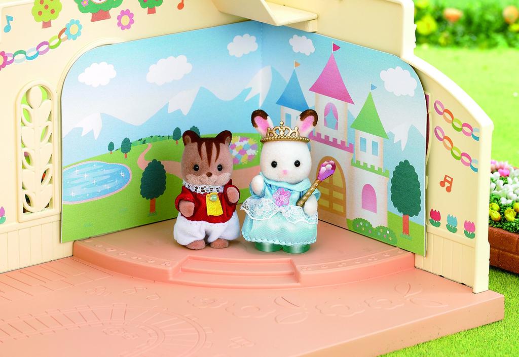 Sylvanian Families Nursery Play Set Nursery Ensemble De Jeu Y Compris Deux Figurines Et Accessoires / /