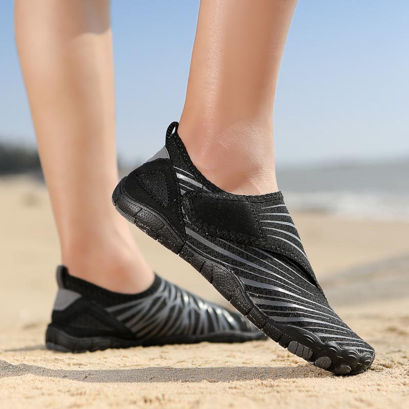 

New outdoor wading shoes couple barefoot beach shoes fitness play waterway quick drying shoes diving swimming shoes 36 чёрный