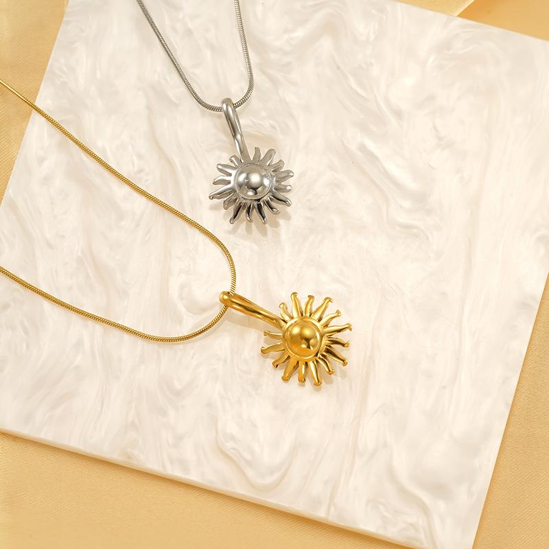 Snake Bone Chain Necklace Gold Petal Electroplating Jewelry Titanium Steel Necklace Sunflower