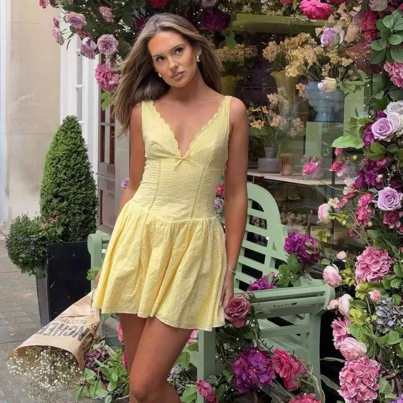 Zbzr Spring New Women Clothes Western Style French Style Fashion Yellow Lace Back Elastic Sling Dress
