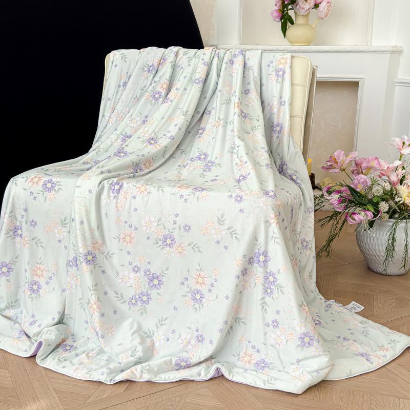 Summer Silk Quilt: Digital Print Floral Air Conditioning Comforter