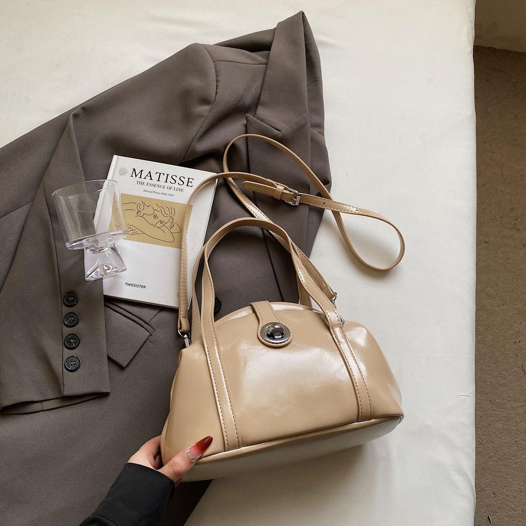 Spring and Summer Portable Dumpling Bag Women's 2025 New Niche Design High-end Fashion Versatile Messenger Saddle Bag