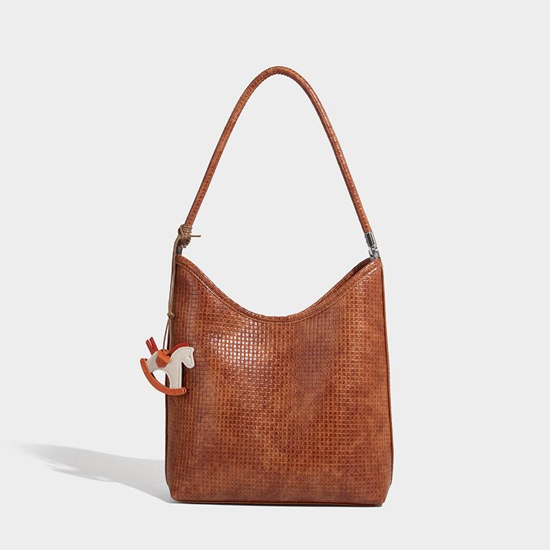 Cross-Border Retro Woven Bucket Bag for Women 2025 New Fashion Large Capacity Commuter Handbag Underarm Tote Bag