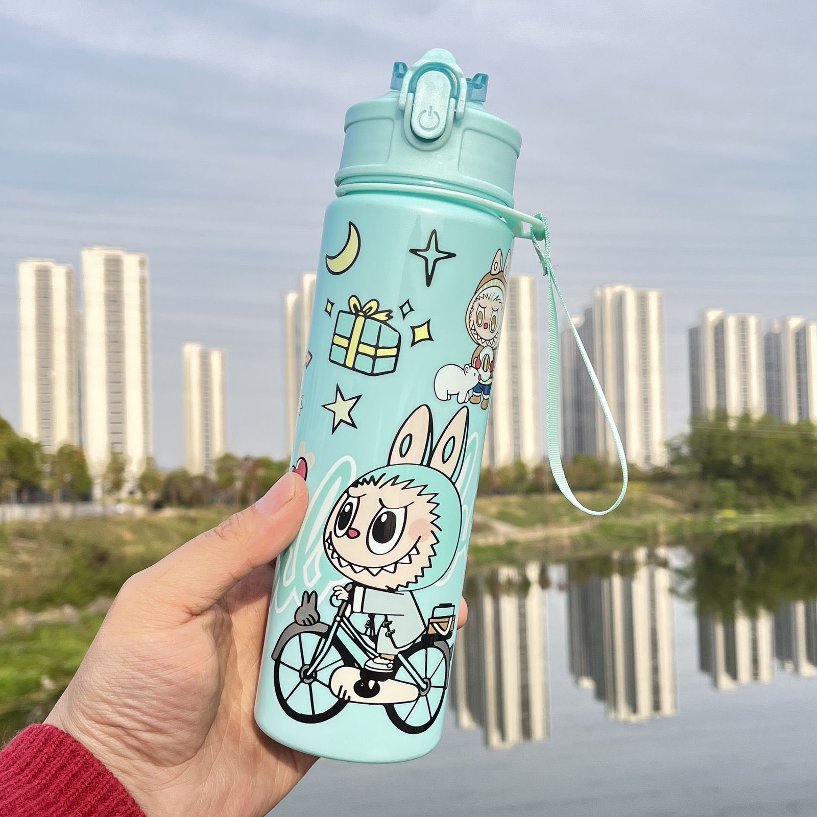 Милый пластиковый стакан для воды, спортивный стакан для повседневного использования на открытом воздухе, простой и портативный детский стакан